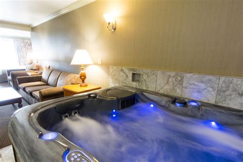 bishop ca hotel hot tub.